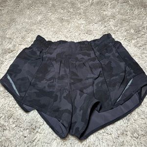 Lululemon hotty hot shorts 2.5”